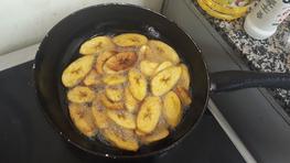 Plantains (cv. Agbagba in Nigeria) during frying in vegetable oil © Amah Delphine